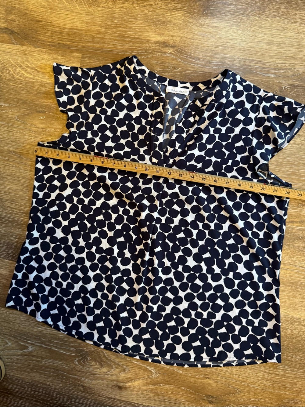 Calvin Klein Women's Navy and White Dot V-Neck Flutter Sleeve Top XL - Picture 8 of 11